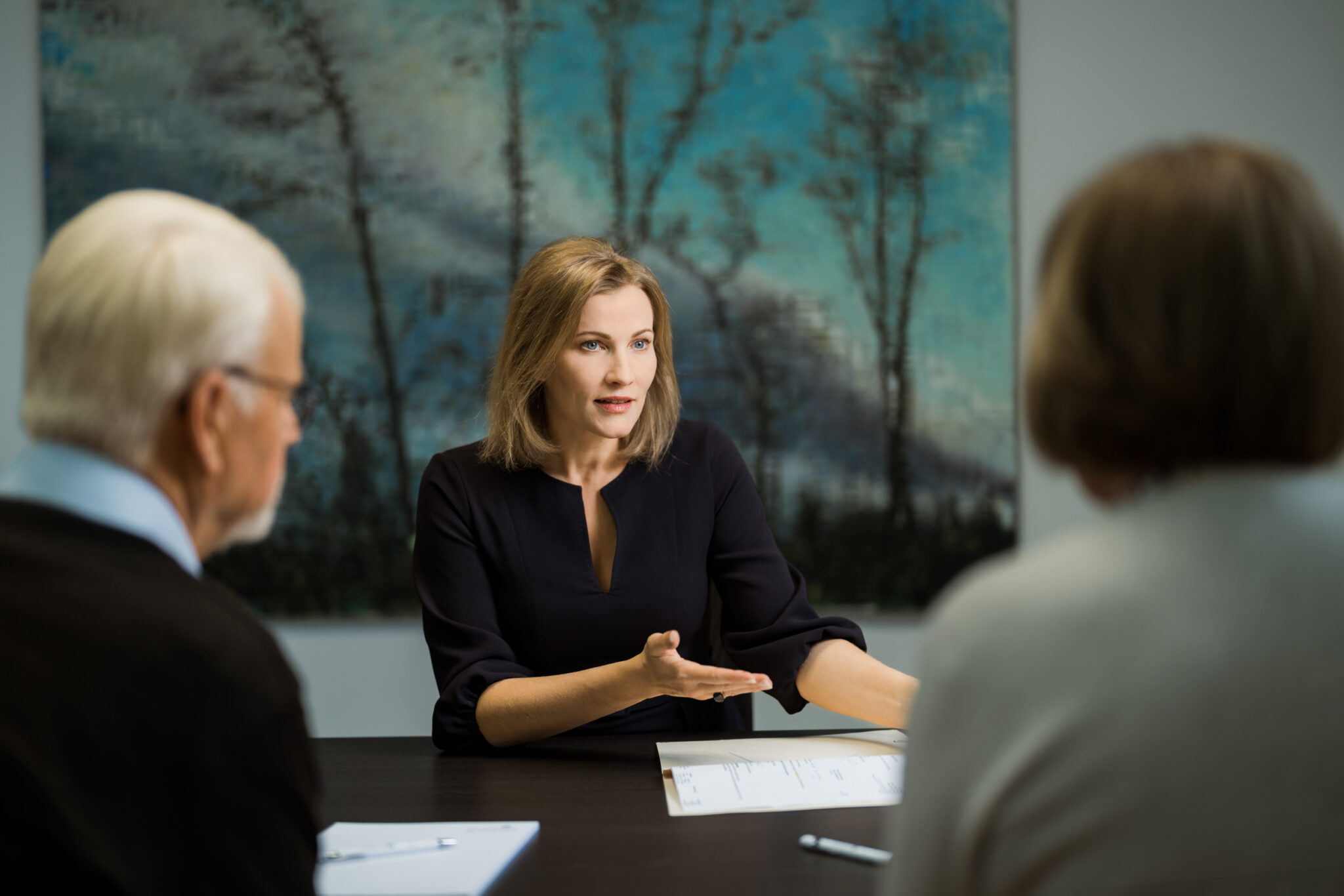 Besprechungssituation mit zwei Mandanten