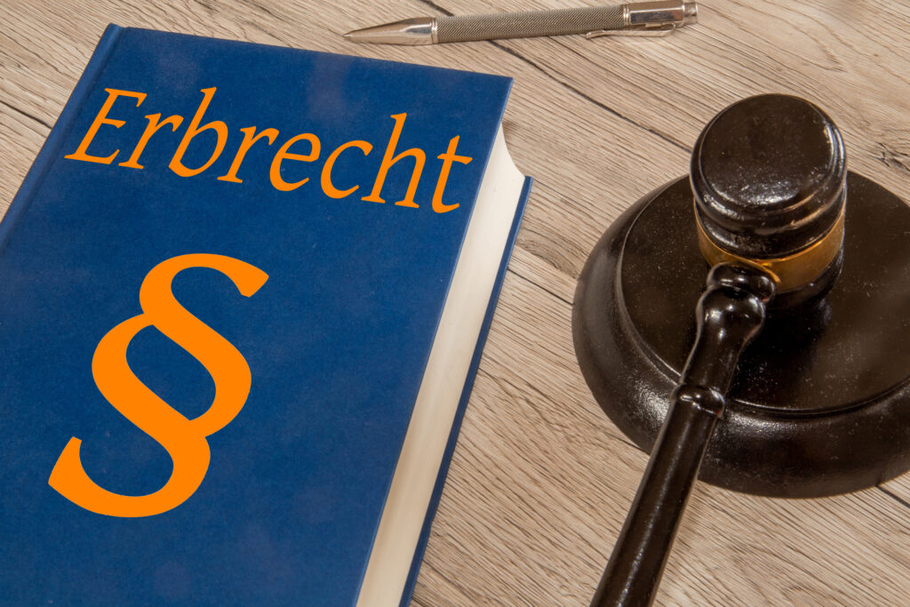 Pflichtteil, Person liest Testament nach einer Enterbung